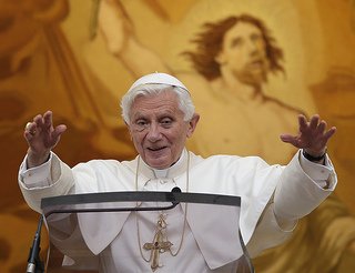 A renúncia de Bento XVI escancara a crise profunda da Igreja imperial - Foto: Flickr MATEUS_27:24&25