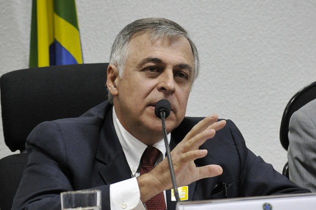 Delação premiada: única saída encontrada pelos advogados do ex-executivo da Petrobras, Paulo Roberto Costa, para reduzir suas penas.